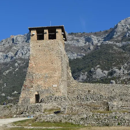 The House Of Dollma , Inside Castle Pensjonat Krujë