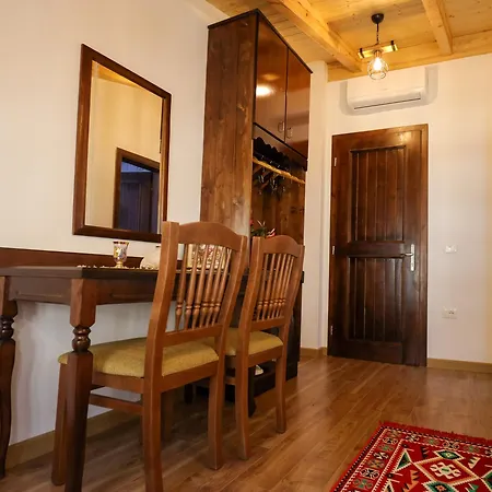 بيت ضيافة The House Of Dollma , Inside Castle Krujë