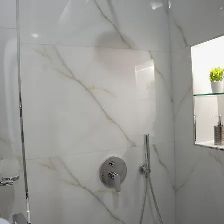 The House Of Dollma , Inside Castle 招待所 Krujë