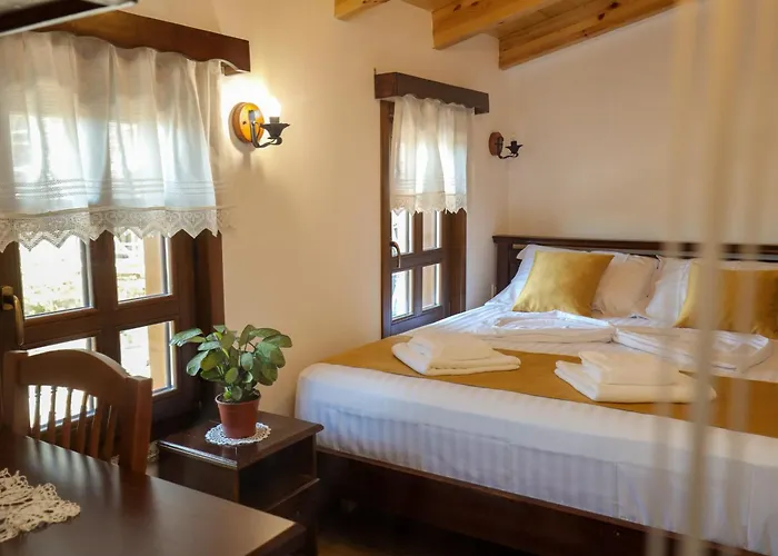 The House Of Dollma , Inside Castle Guest house 3*